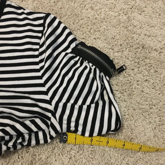 B&W French Stripe Stylish Zipper Sleeve Tee - Picture 15 of 15
